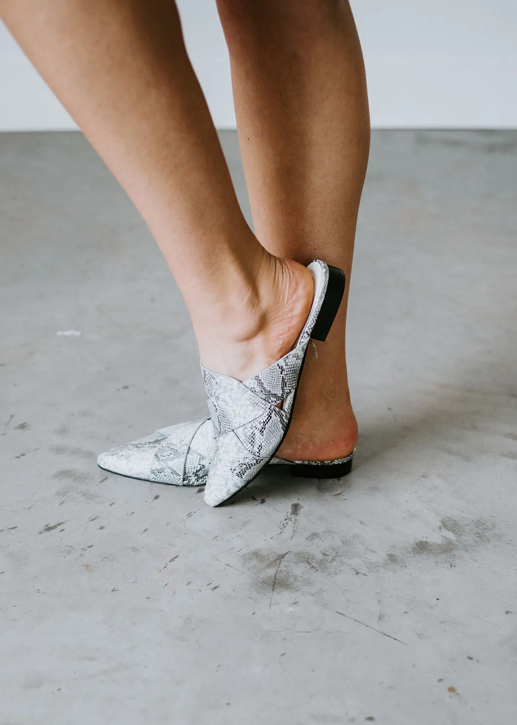 Charming Behavior Pointed Toe Mule