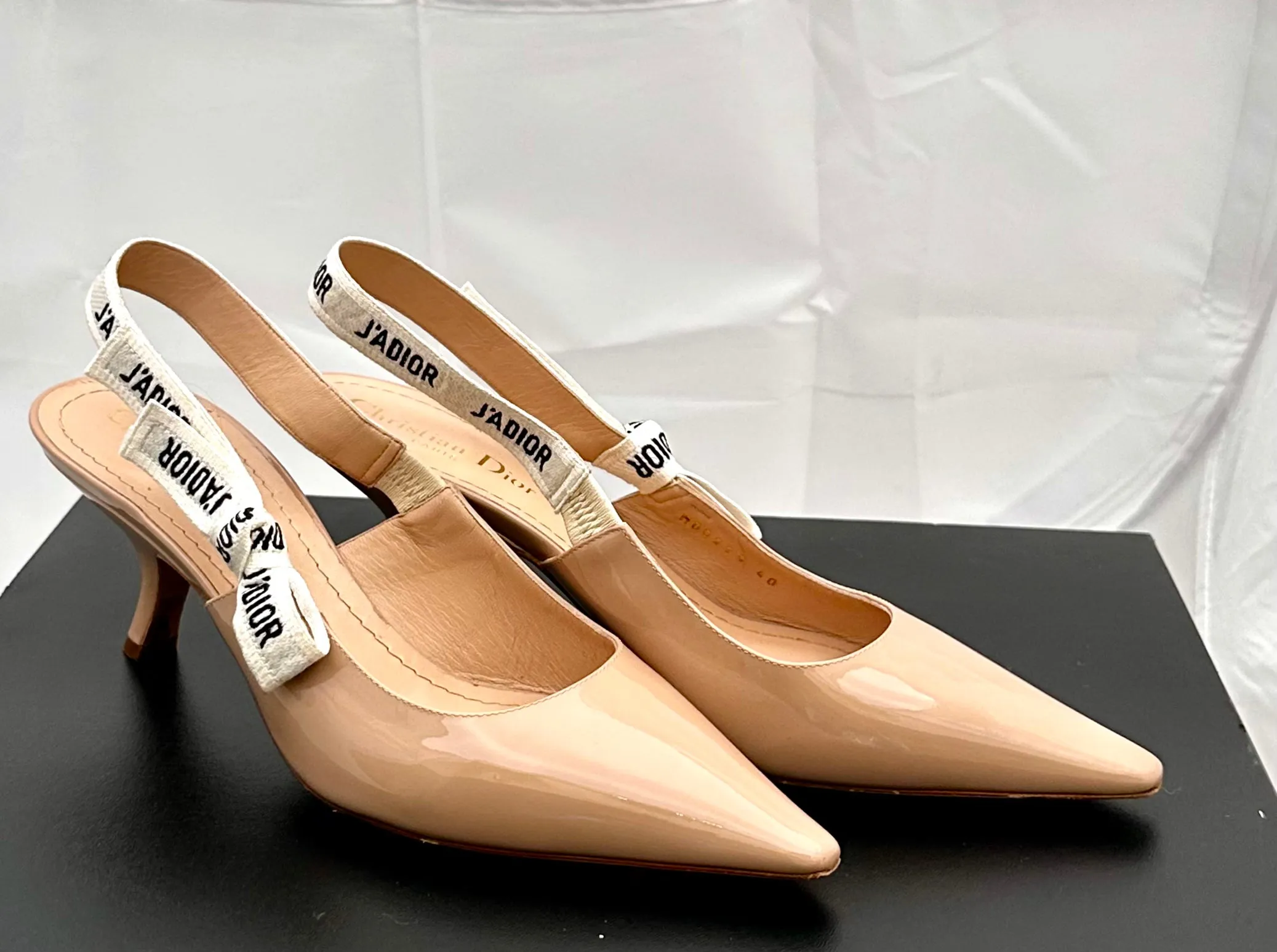 CHRISTIAN DIOR J'ADIOR BEIGE PATENT CALF & RIBBON KITTEN HEEL SLINGBACKS Size 40