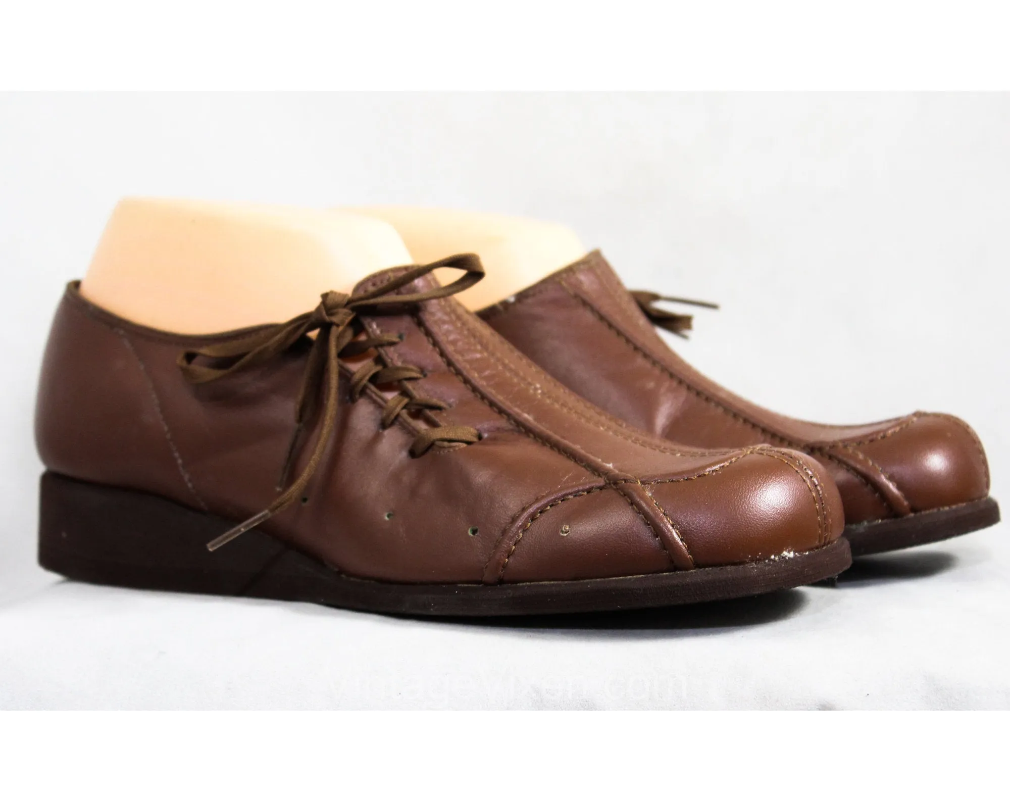 Size 7.5 Sneaker - Unworn Nice Quality 70s Brown Leather Sneakers - Deadstock 1970s Fall Shoes - Retro Asymmetric Lace Up - 7 1/2 to 8